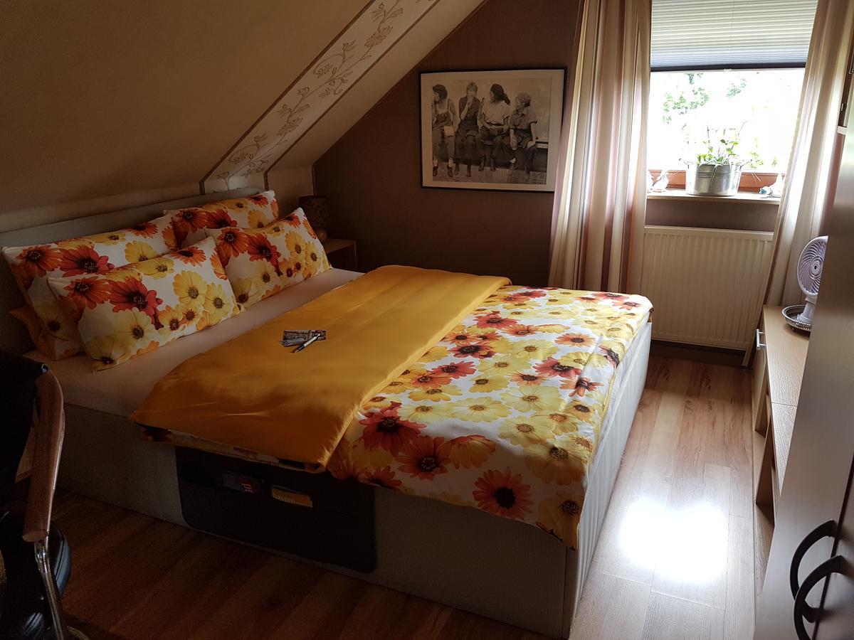 Pension Buetterich Apartment ฮูซุม ภายนอก รูปภาพ