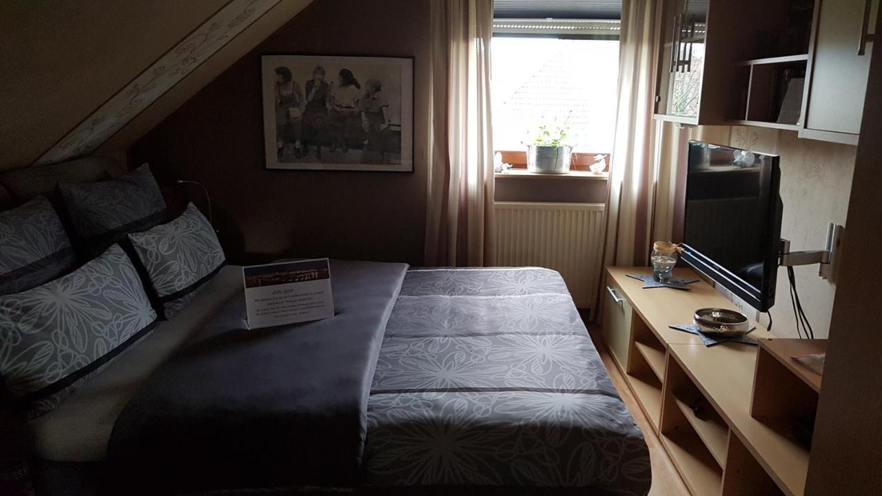 Pension Buetterich Apartment ฮูซุม ภายนอก รูปภาพ